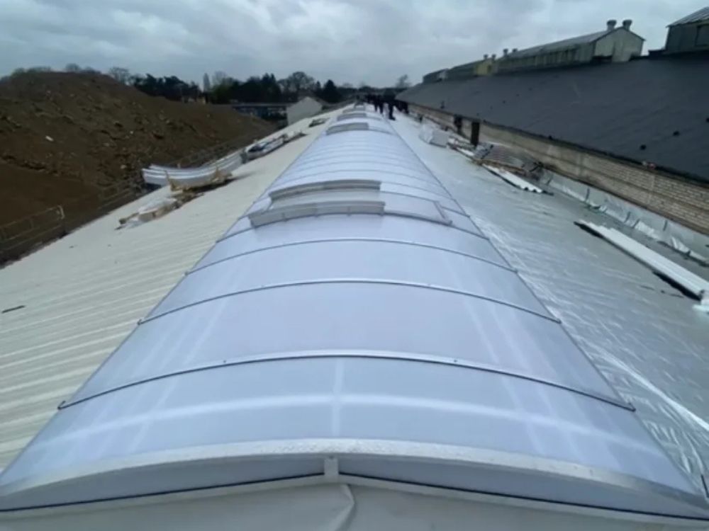 Austausch und Einbau von Lichtbänder für Flachdach